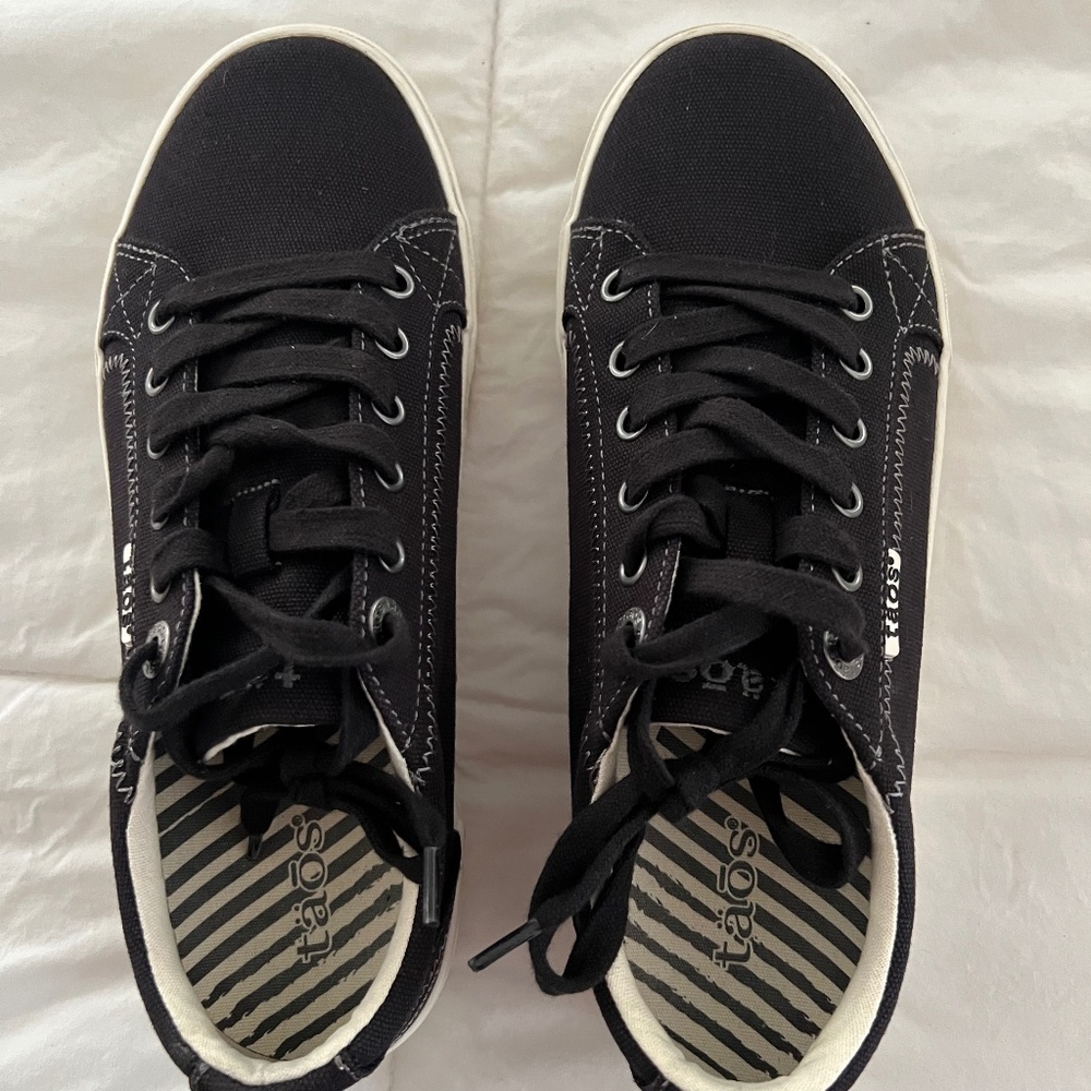 WOMENS TAOS PRIM SOUL black sneakers size 8.5 wide